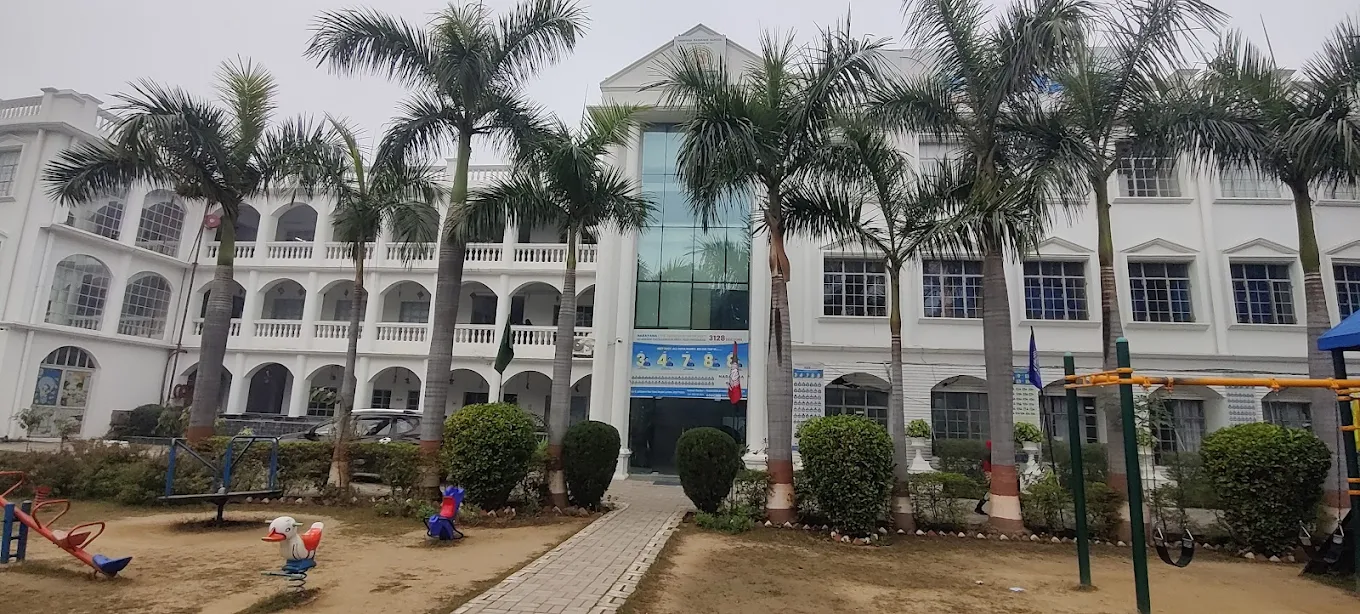 Narayana e-Techno School — Jankipuram campus
