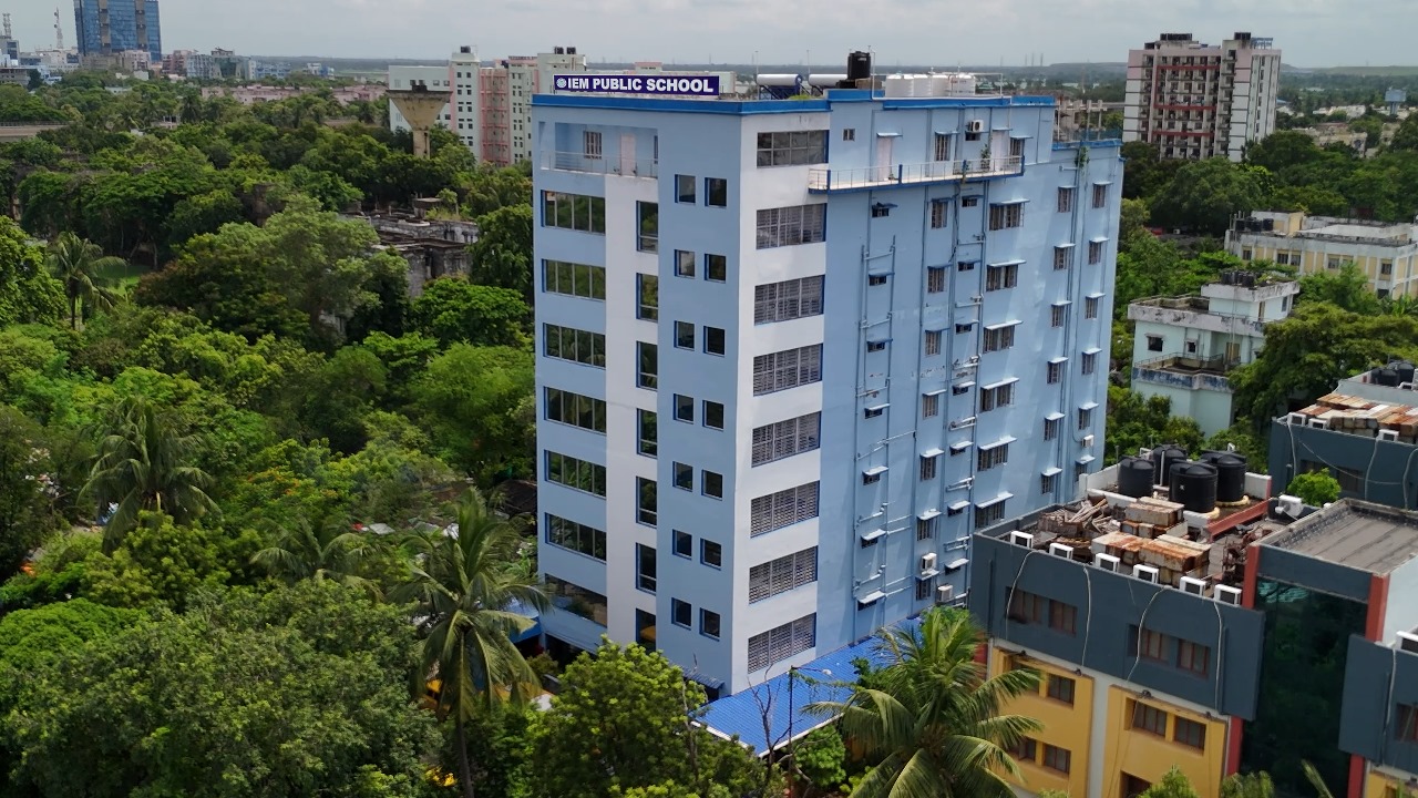 IEM Public School campus