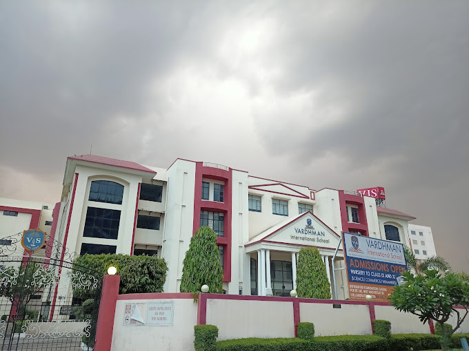 Vardhman International School campus
