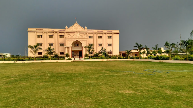 Swaminarayan Gurukul International School campus