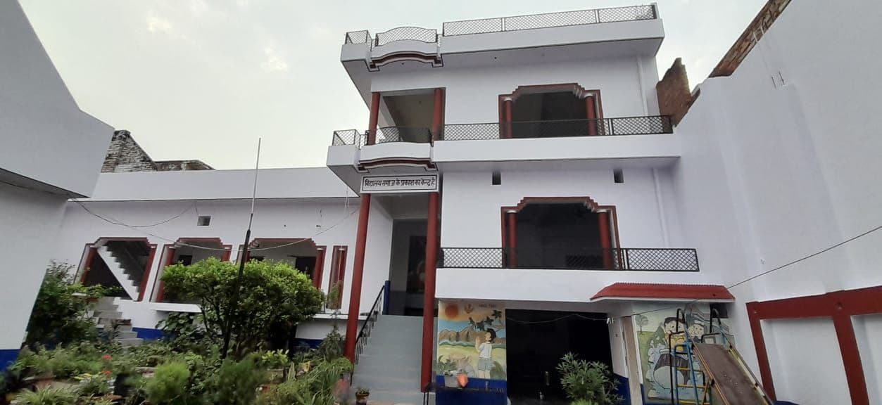 Meritorious Public School — Thakurganj campus