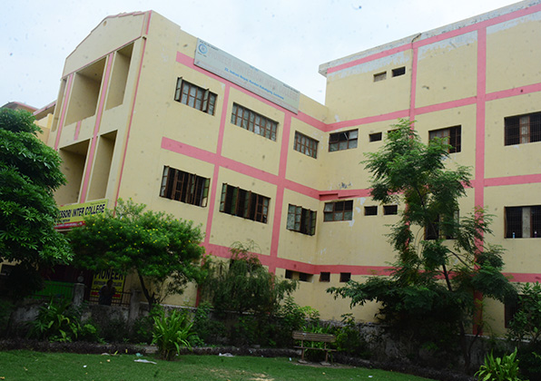 Pioneer Montessori Inter College — Kundari Rakabganj campus
