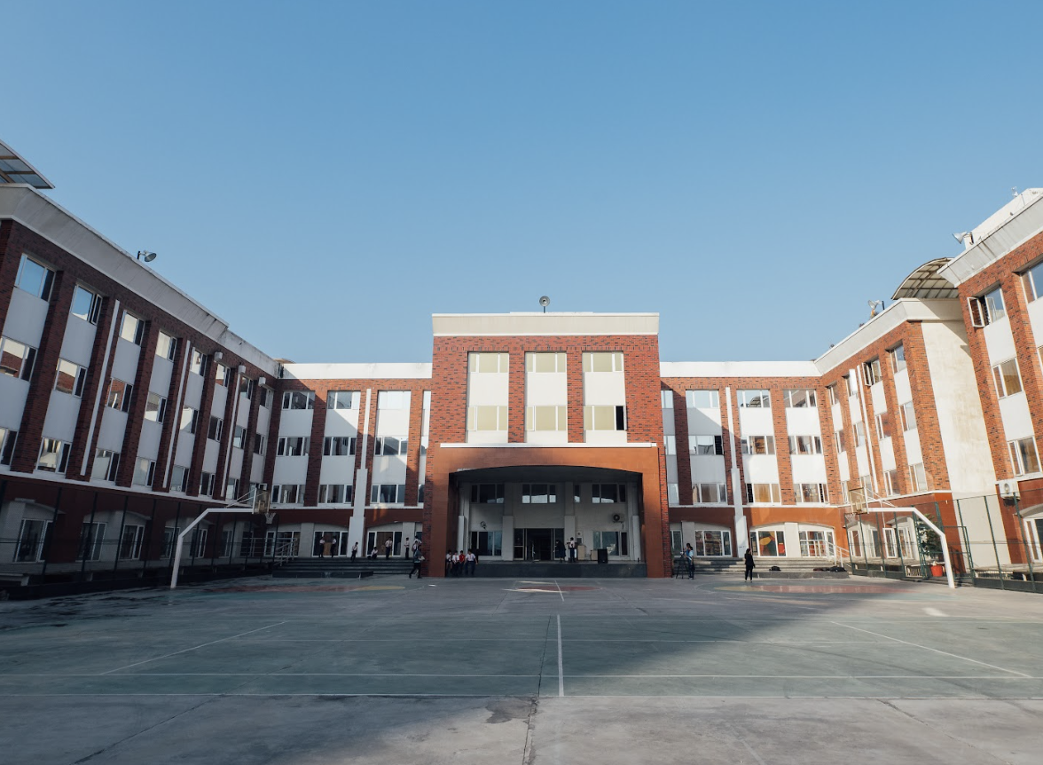 Sapphire International School — Sector 70 campus