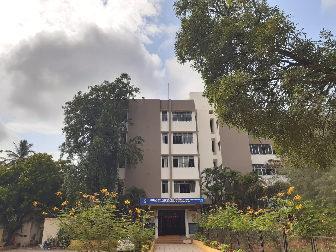 Bharati Vidyapeeth English Medium School — Erandwane campus