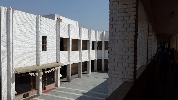 Upras Vidyalaya — Vasant Vihar campus