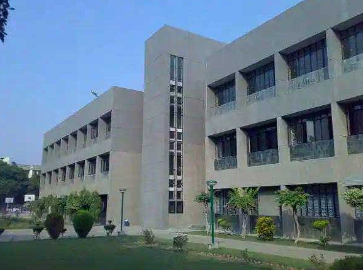 Holy Child Auxilium School — R K Puram campus