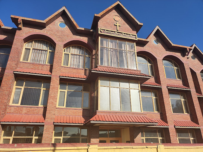 Auckland House School campus