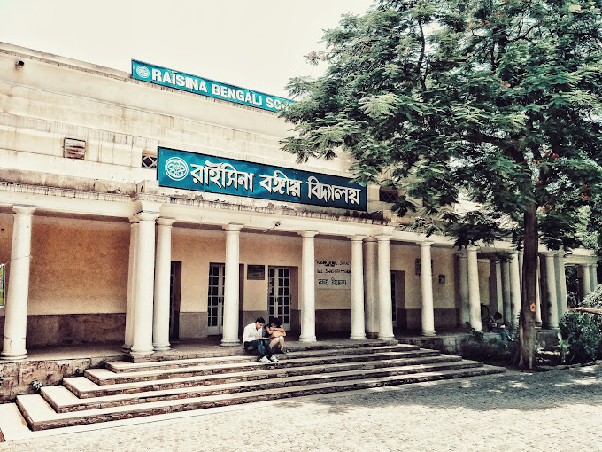 Raisina Bengali Senior Secondary School — Gole Market campus