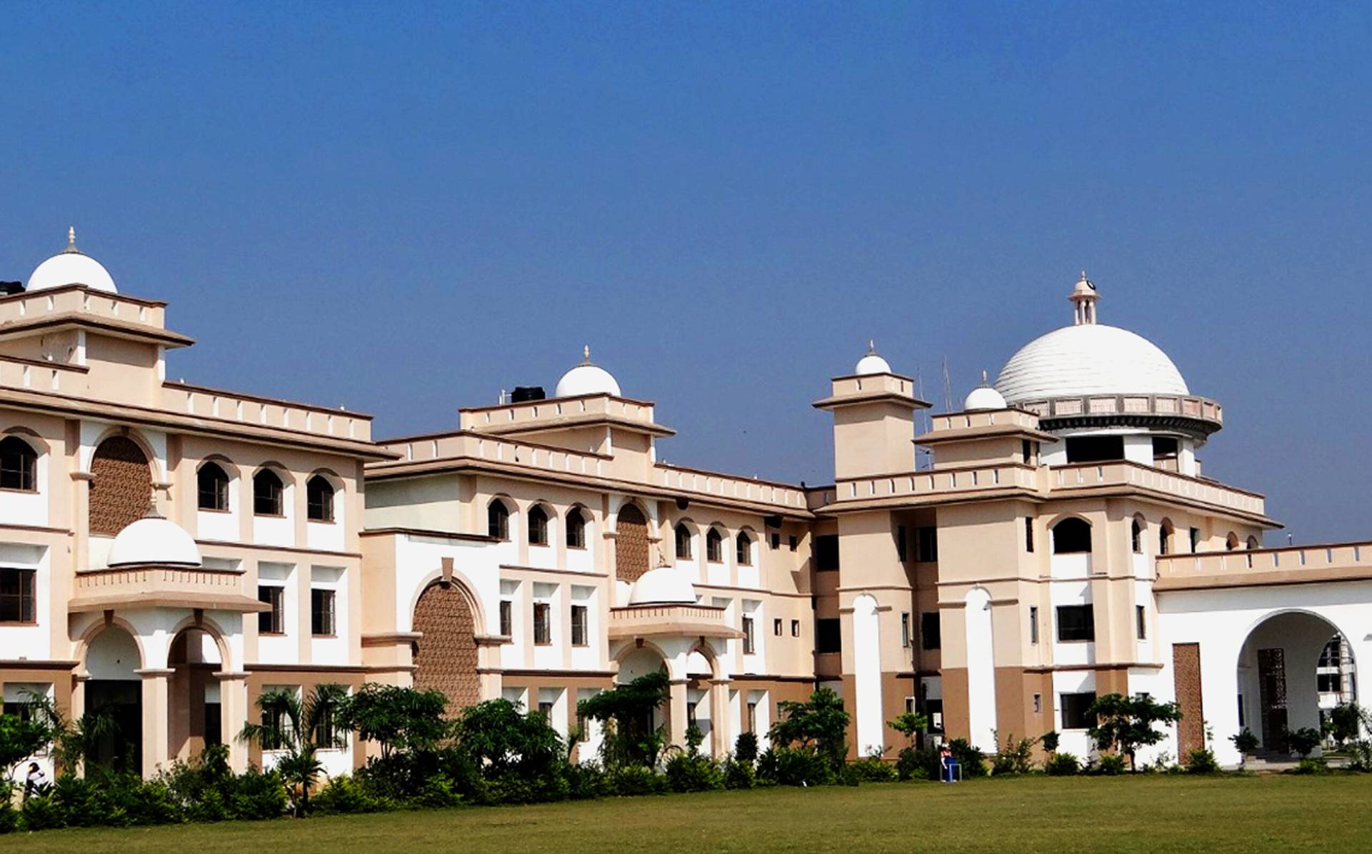 B L International Smart School campus