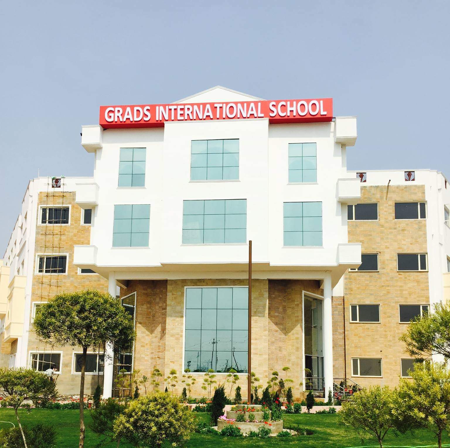 Grads International School campus