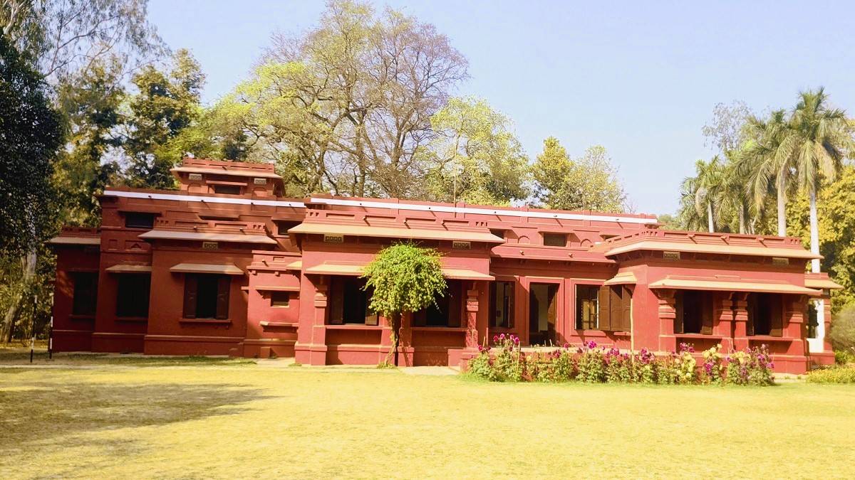 Rajghat Besant School campus
