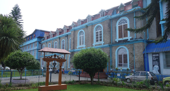 Goethals Memorial School campus