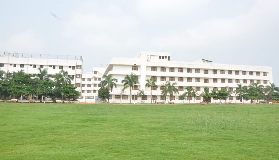 Montessori Indus E.M High School campus