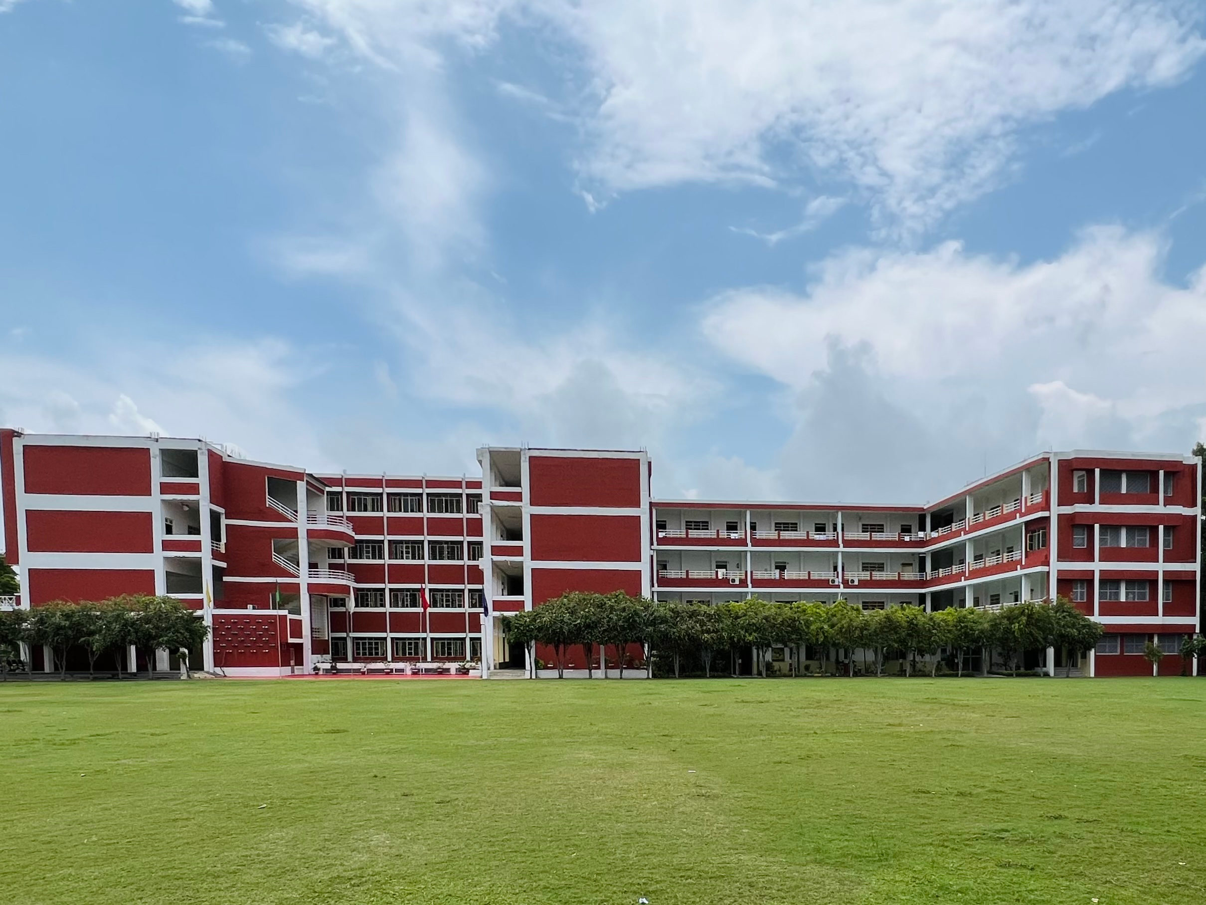 The Lucknow Public Collegiate campus