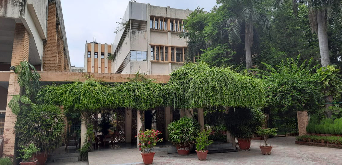 Sardar Patel Vidyalaya — Gole Market campus