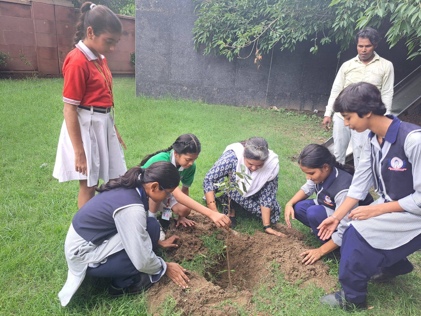 Mahamaya Balika Inter College campus photo 2 of 16 — Sector 44