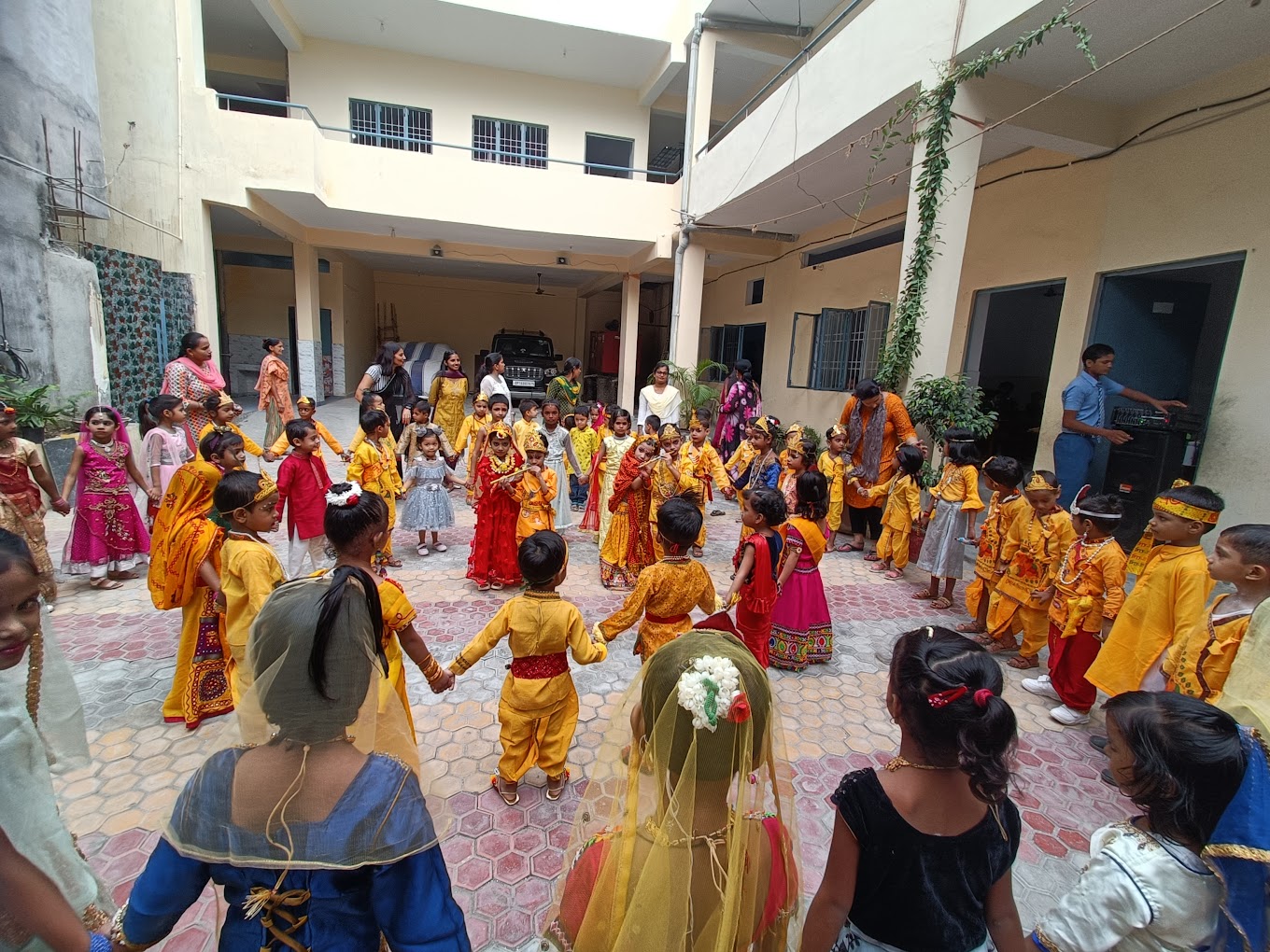 M R Public School campus photo 3 of 3 — Sector 53
