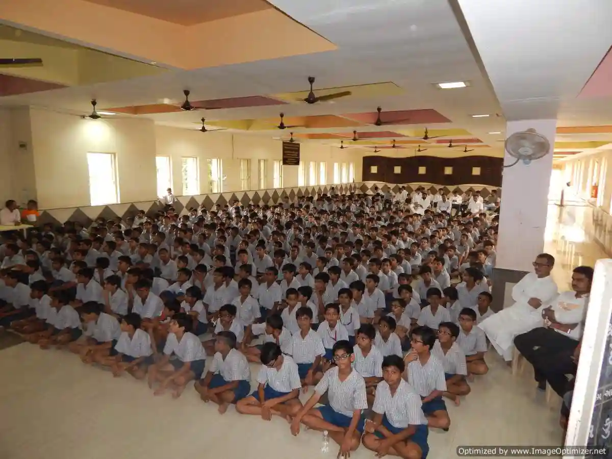Shree Mahavir Jain Charitra Kalyan Ratnashram campus photo 2 of 8 — Surat