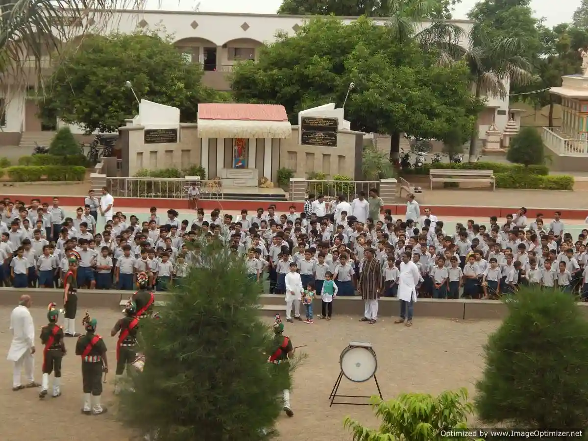 Shree Mahavir Jain Charitra Kalyan Ratnashram campus photo 3 of 8 — Surat