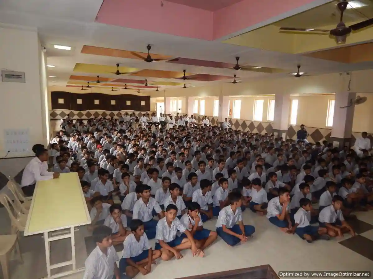 Shree Mahavir Jain Charitra Kalyan Ratnashram campus photo 7 of 8 — Surat