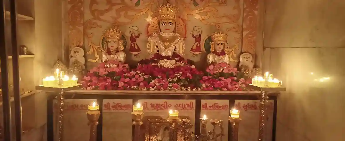 Shree Mahavir Jain Charitra Kalyan Ratnashram campus photo 6 of 8 — Surat