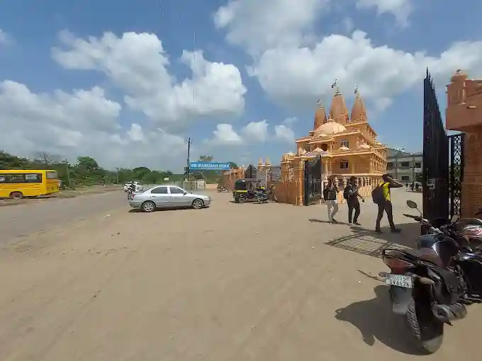 Shri Swaminarayan Mission School campus photo 6 of 11 — Surat
