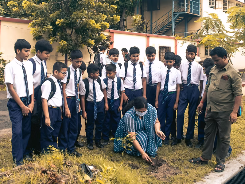 St. Thomas' Boys' School campus photo 2 of 3 — Khidirpur