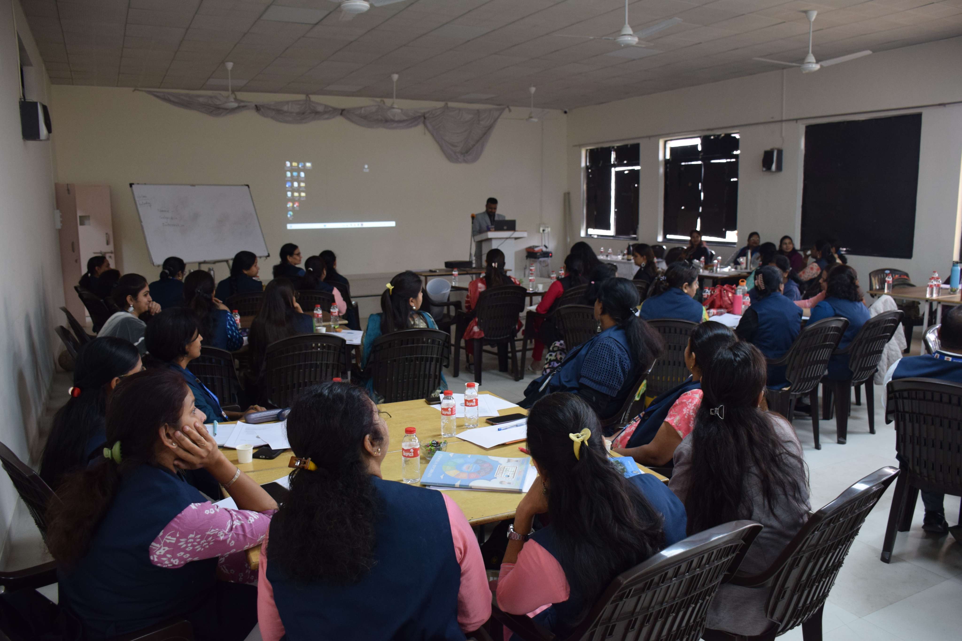 Hillgreen High School & Junior College campus photo 16 of 30 — Undri