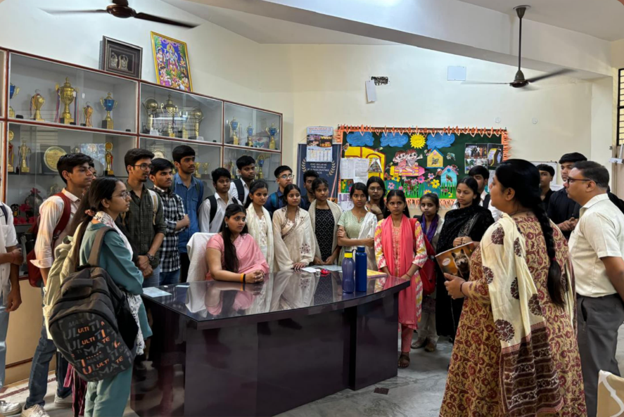 AES Middle School campus photo 4 of 18 — R K Puram