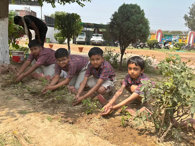 DAV Public School campus photo 6 of 7 — Sector 70