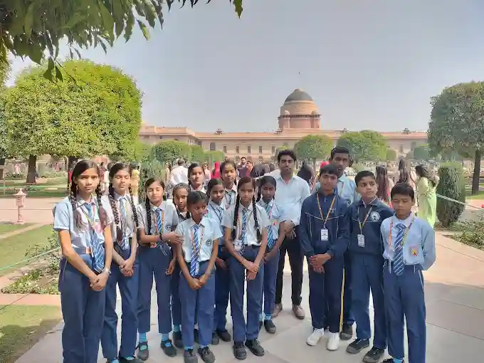 K M Convent School campus photo 3 of 8 — Sector 54