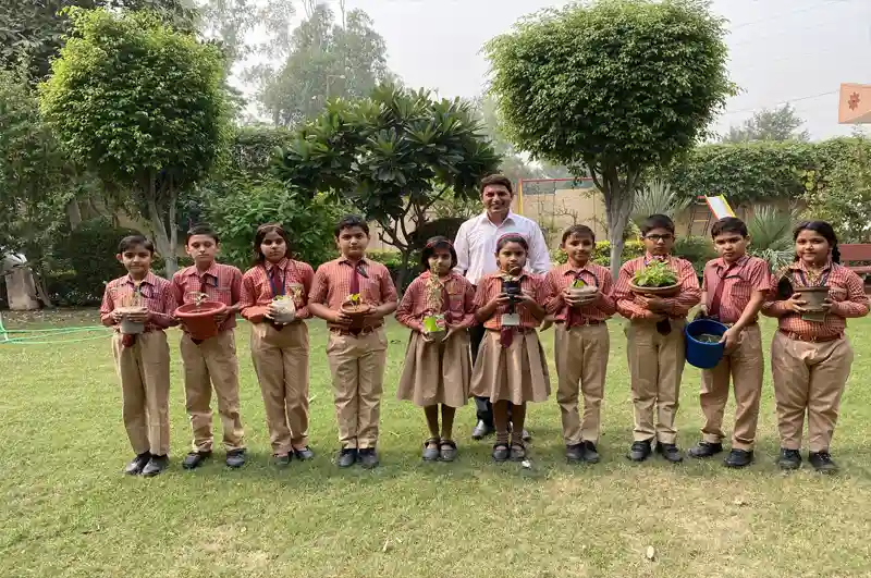 Navyug Senior Secondary School campus photo 2 of 4 — Ballabgarh