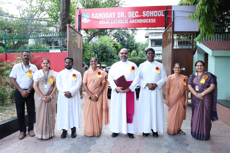 Sahoday Senior Secondary School campus photo 2 of 7 — Hauz Khas Market