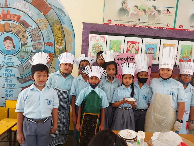 Navyug School campus photo 4 of 11 — Gole Market