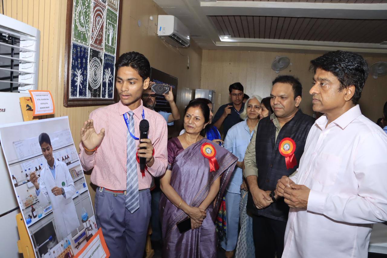 Navyug School campus photo 11 of 11 — Gole Market