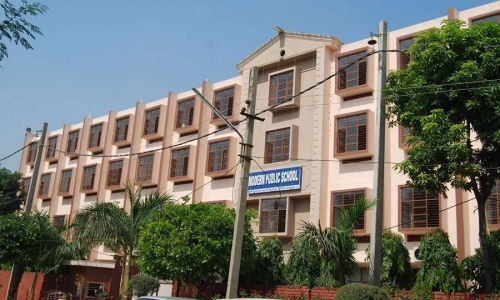 Modern School campus photo 2 of 7 — Sector 17