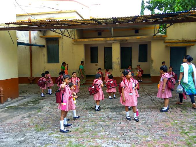 Holy Child Girls' High School campus photo 2 of 2 — Entally