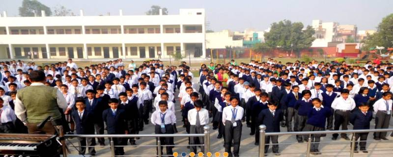 Mahendra Model Senior Secondary School campus photo 3 of 4 — Sector 3